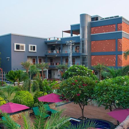 Krishna Riverside Resort Vasad Kültér fotó