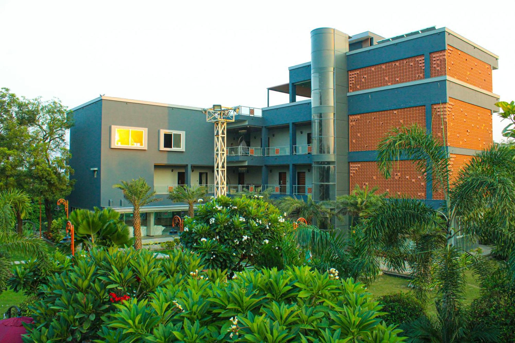 Krishna Riverside Resort Vasad Kültér fotó