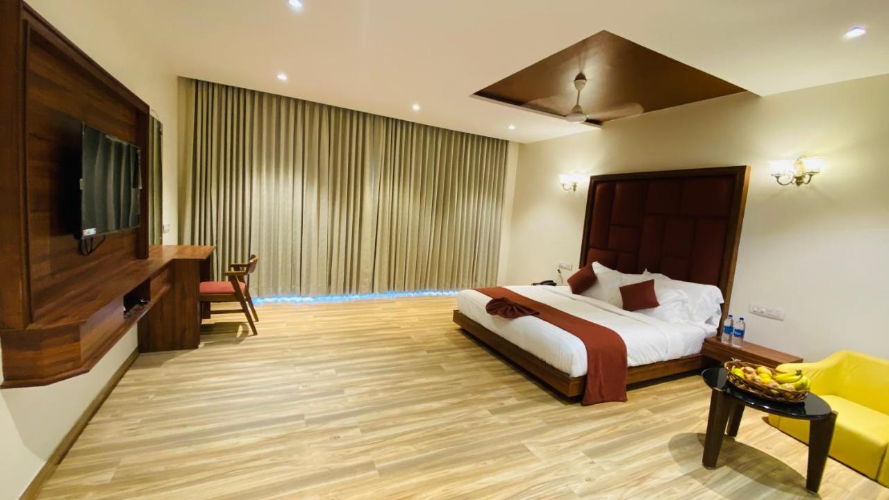 Krishna Riverside Resort Vasad Kültér fotó