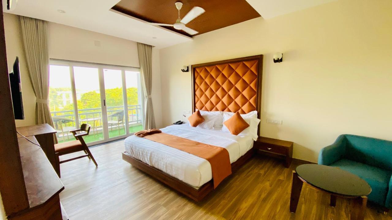 Krishna Riverside Resort Vasad Kültér fotó