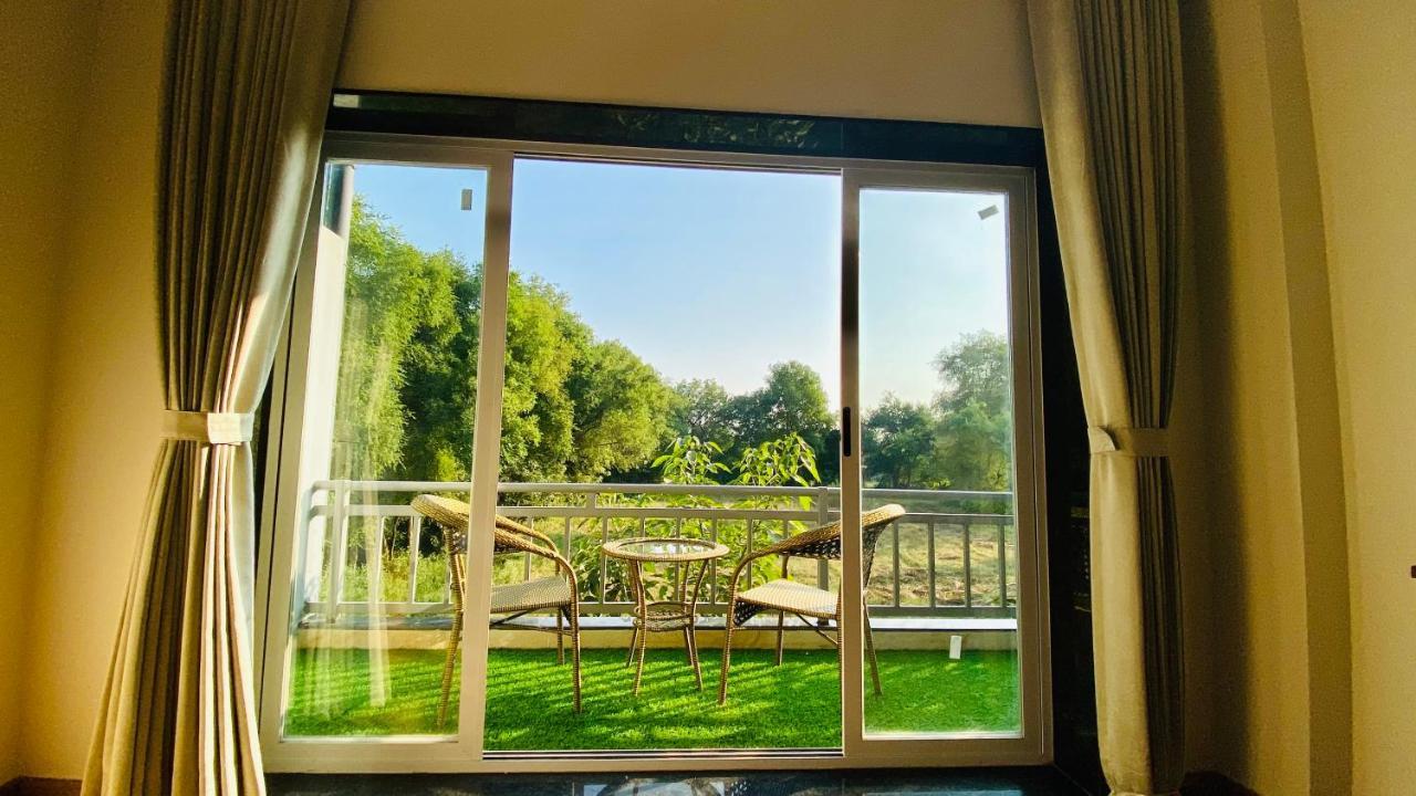 Krishna Riverside Resort Vasad Kültér fotó