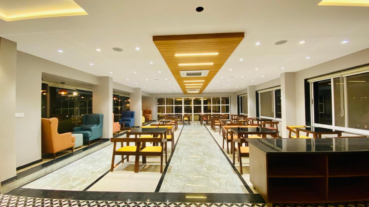 Krishna Riverside Resort Vasad Kültér fotó