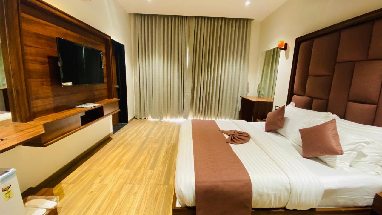 Krishna Riverside Resort Vasad Kültér fotó