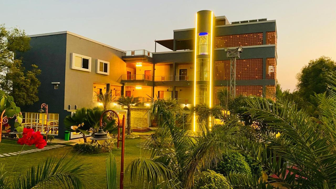 Krishna Riverside Resort Vasad Kültér fotó