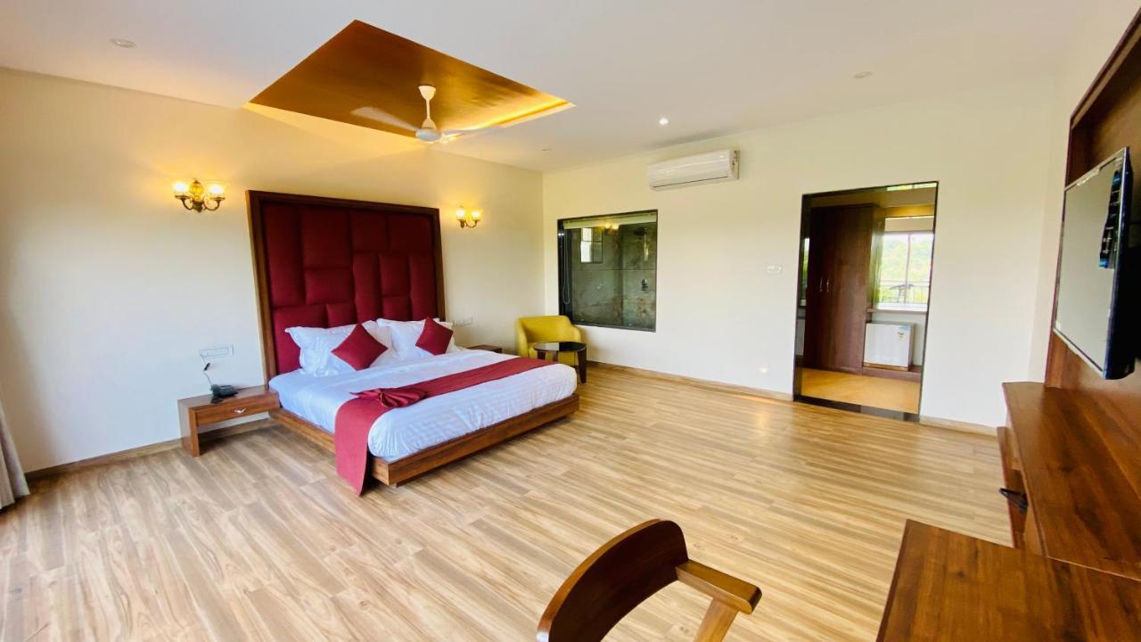 Krishna Riverside Resort Vasad Kültér fotó