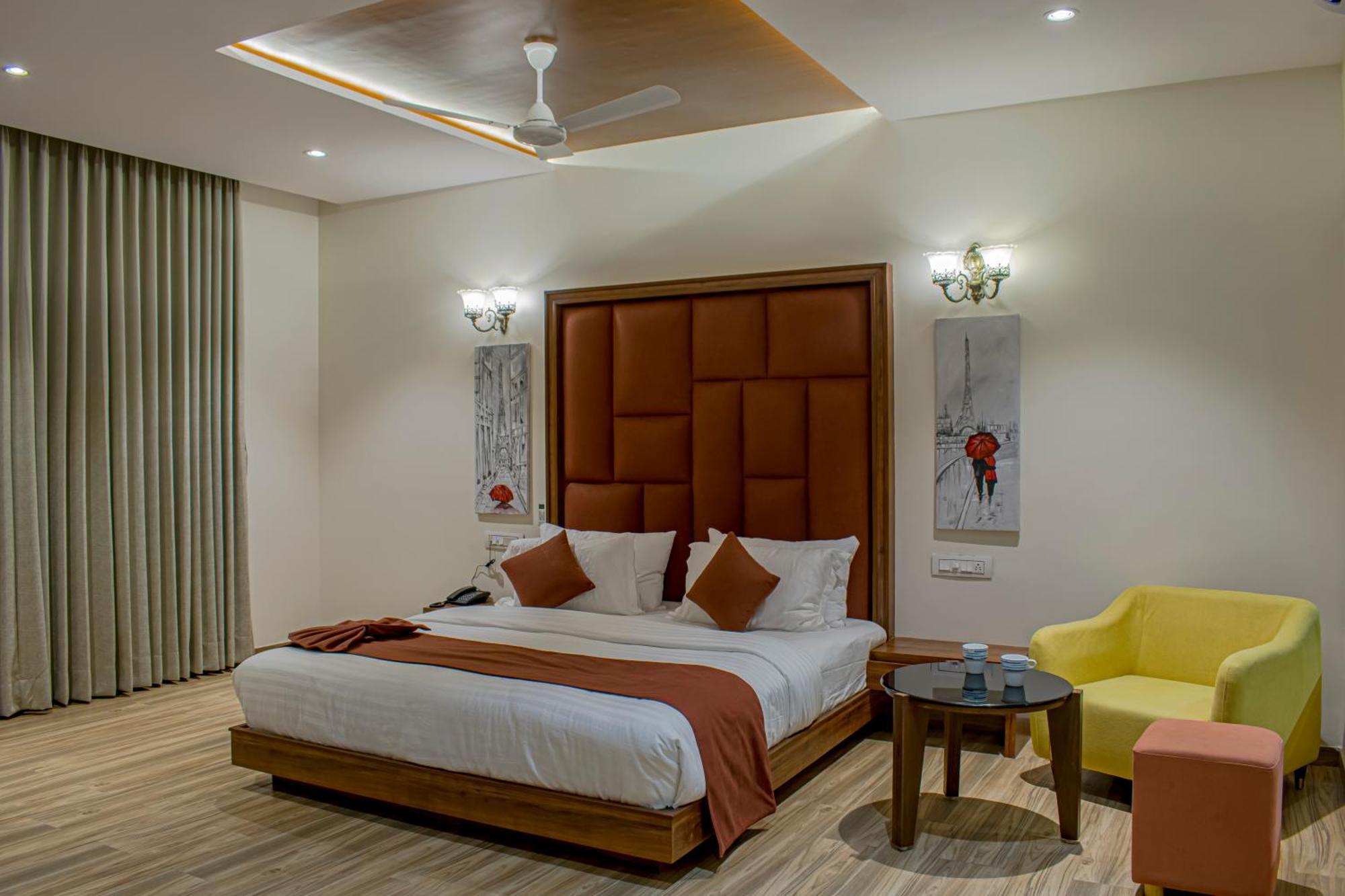 Krishna Riverside Resort Vasad Kültér fotó