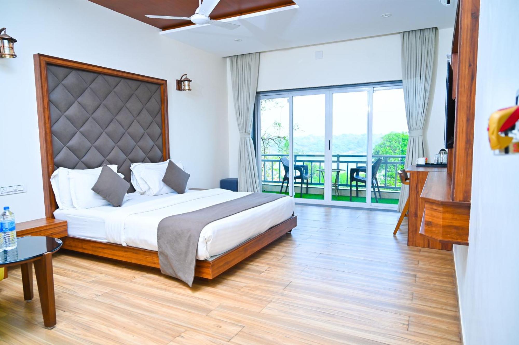 Krishna Riverside Resort Vasad Kültér fotó