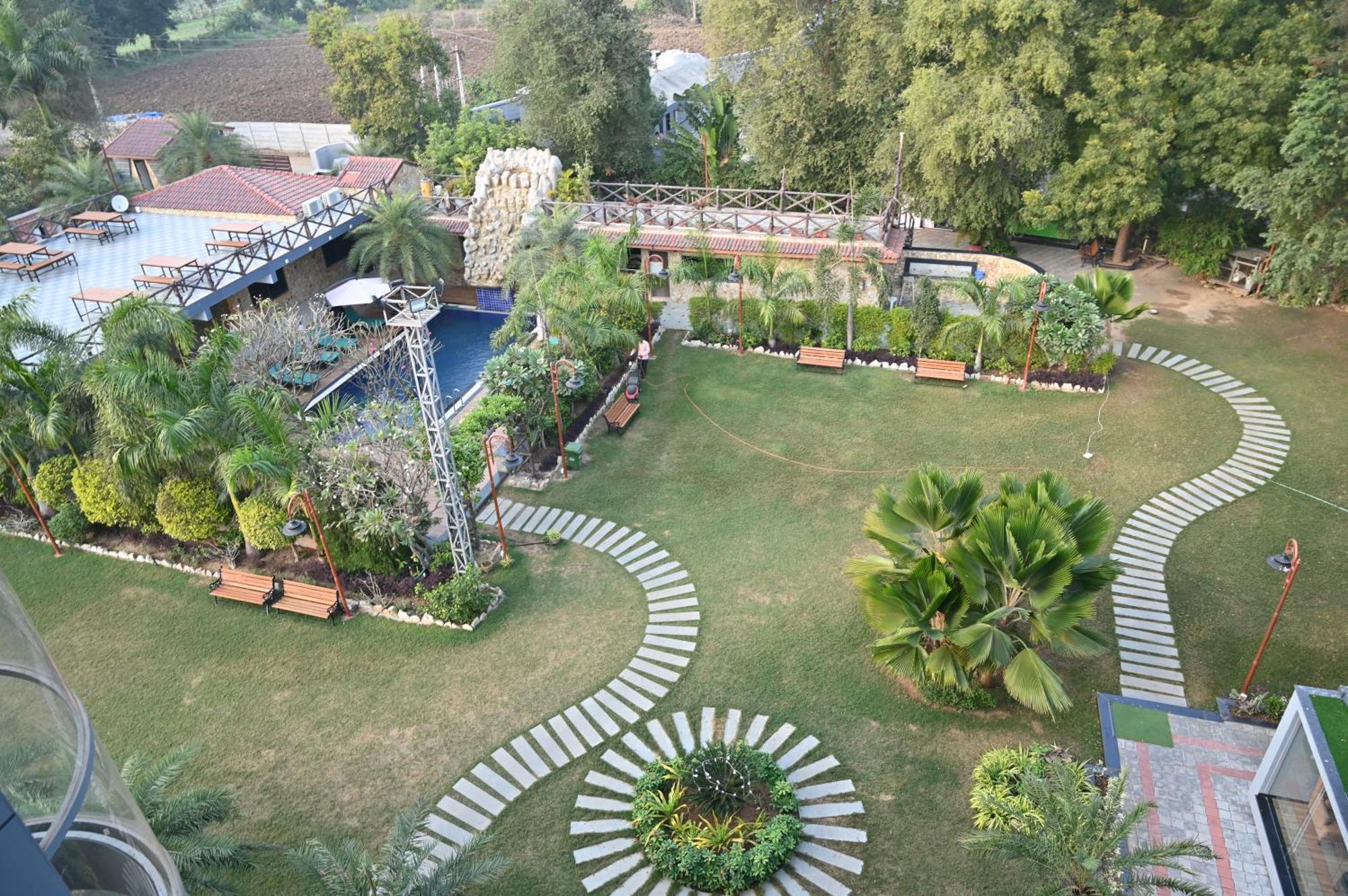 Krishna Riverside Resort Vasad Kültér fotó