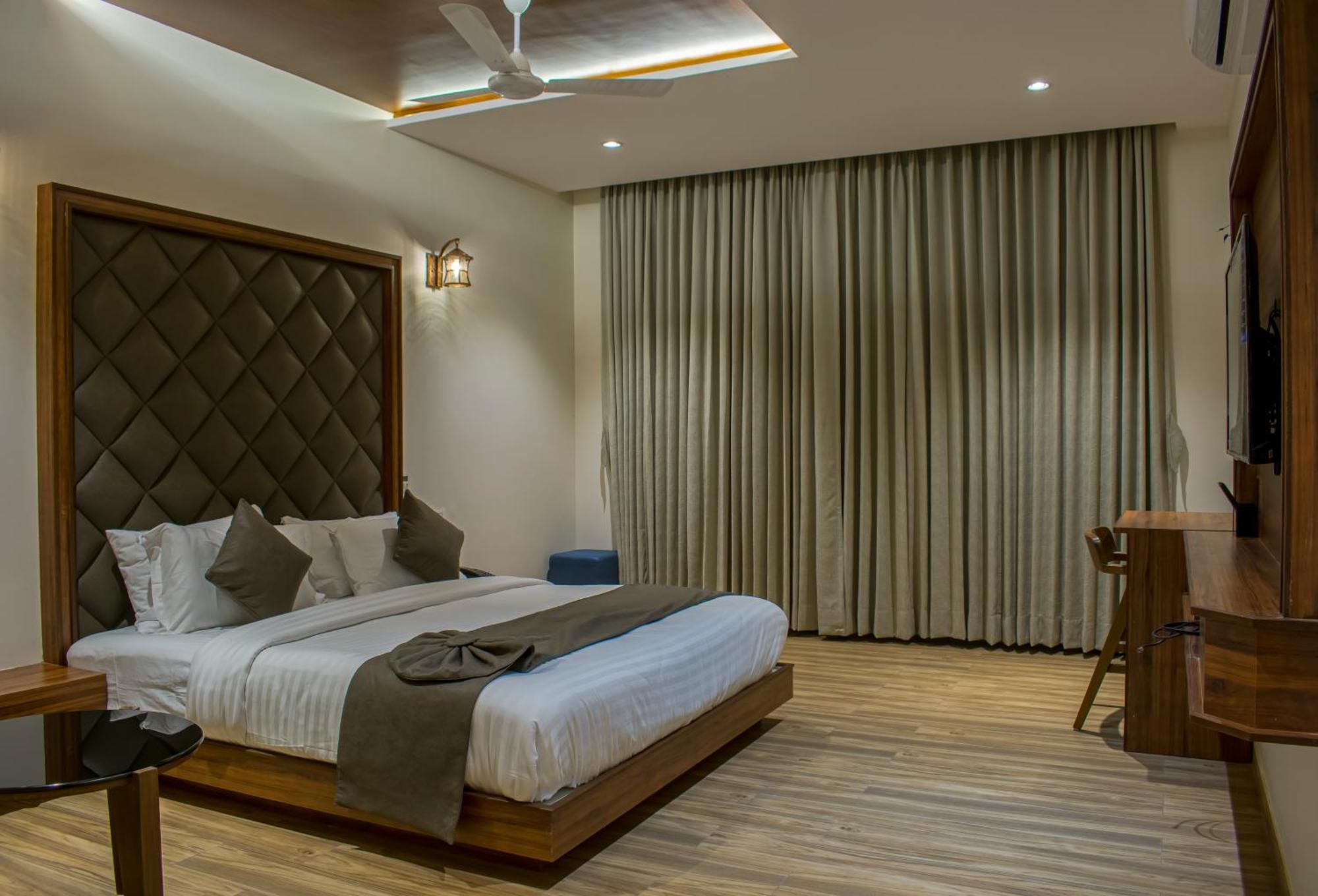 Krishna Riverside Resort Vasad Kültér fotó