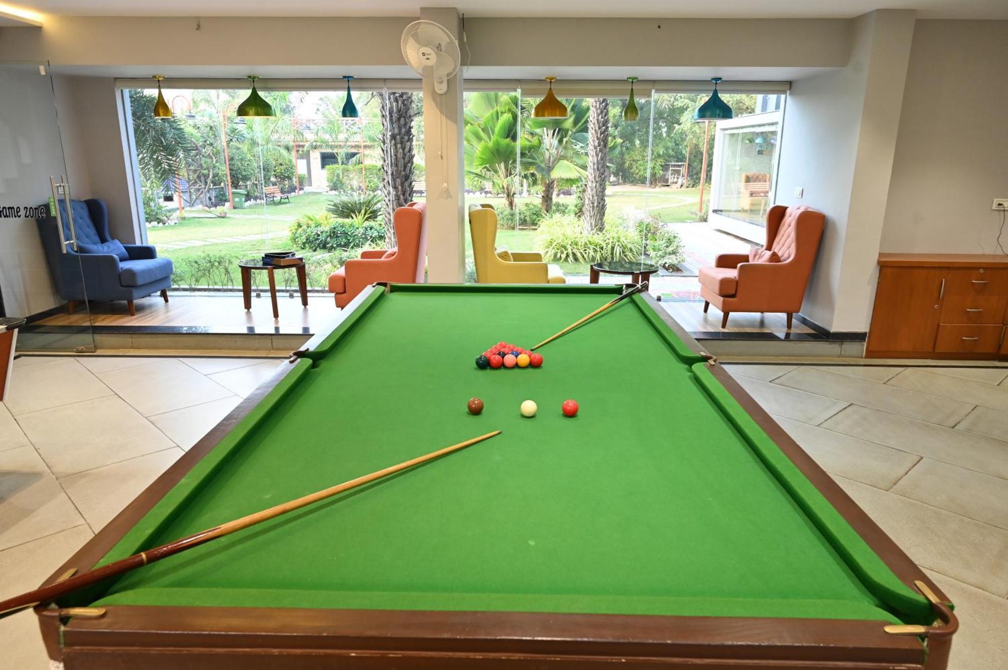 Krishna Riverside Resort Vasad Kültér fotó