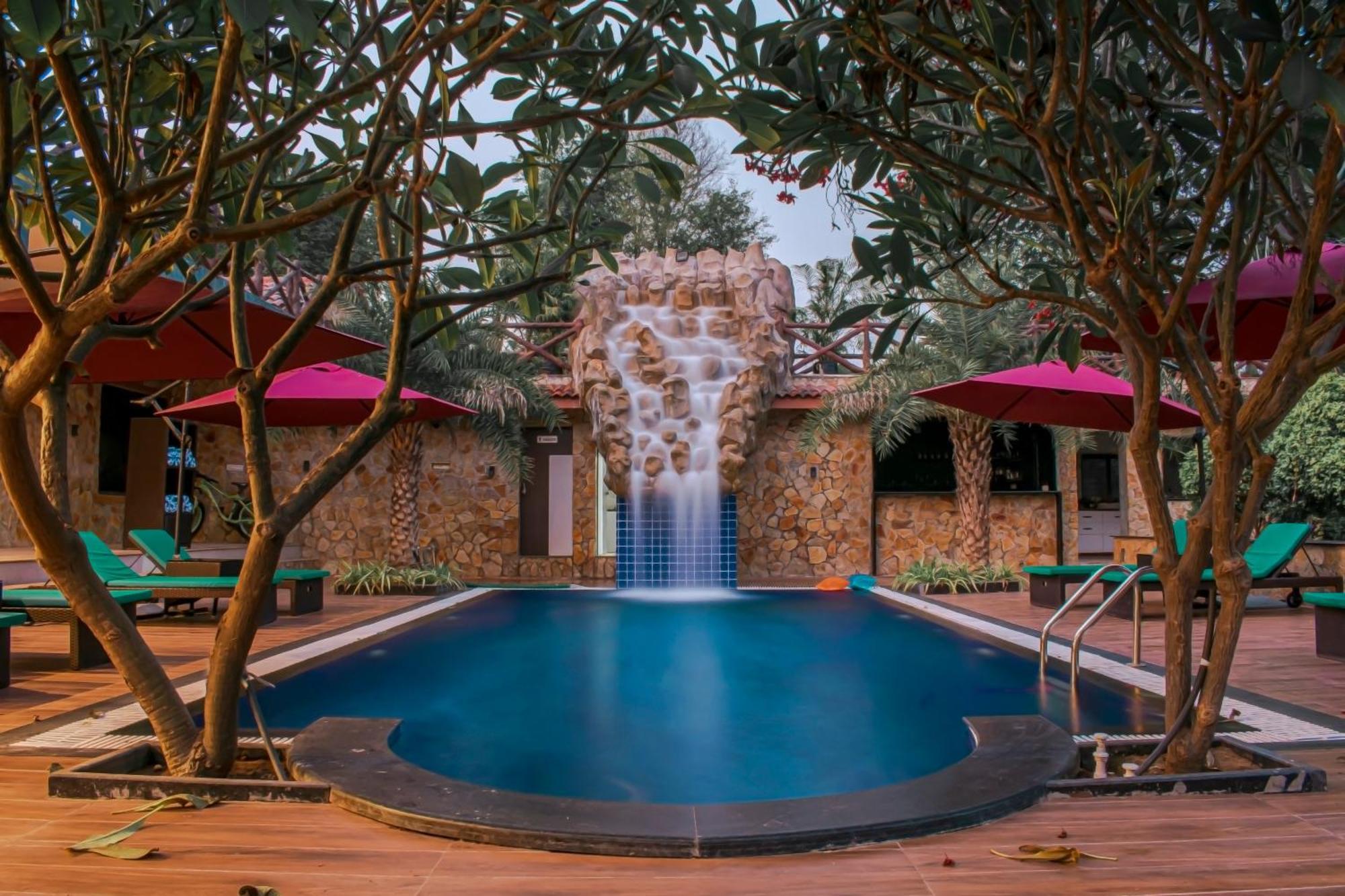 Krishna Riverside Resort Vasad Kültér fotó