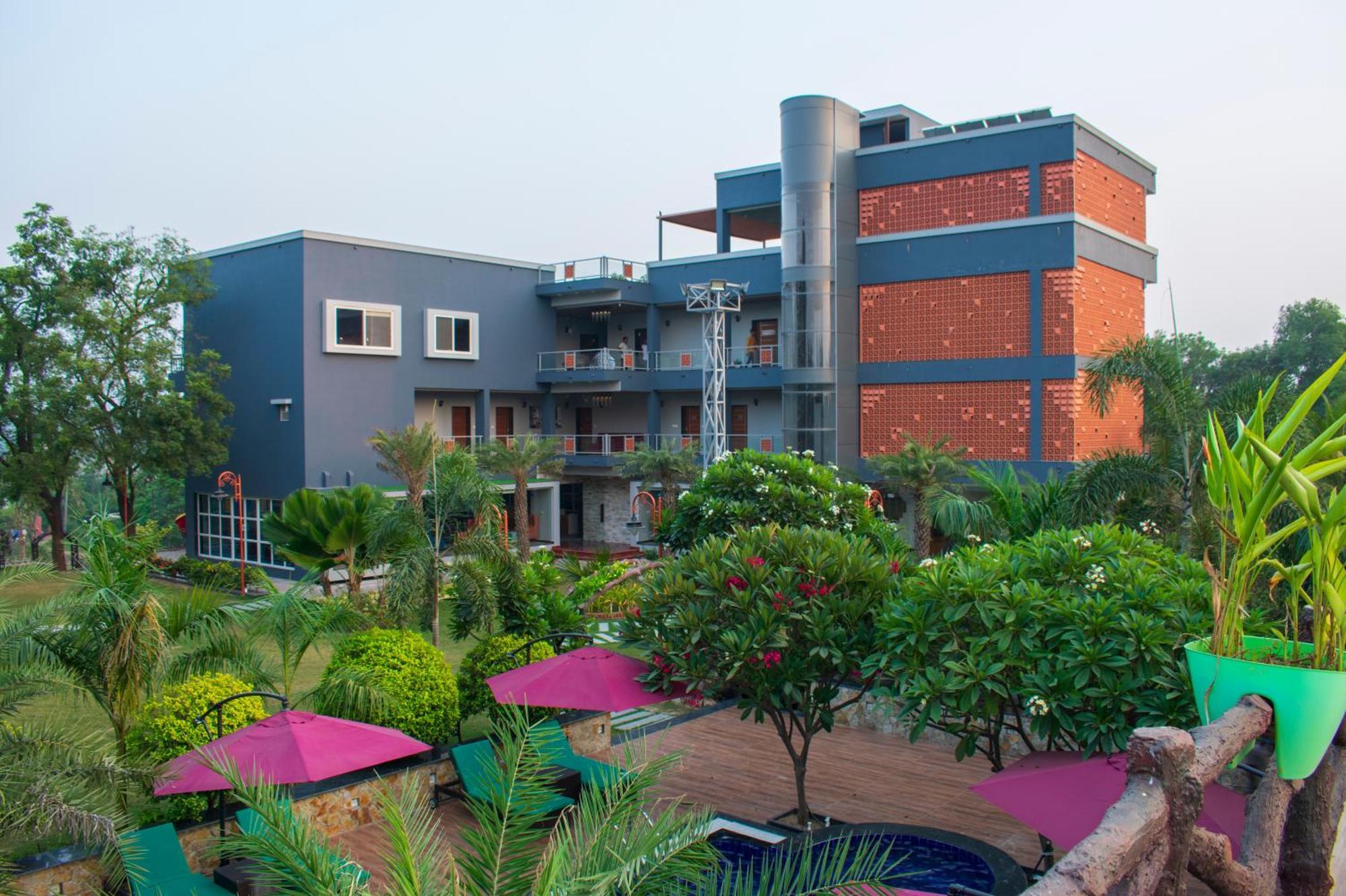 Krishna Riverside Resort Vasad Kültér fotó