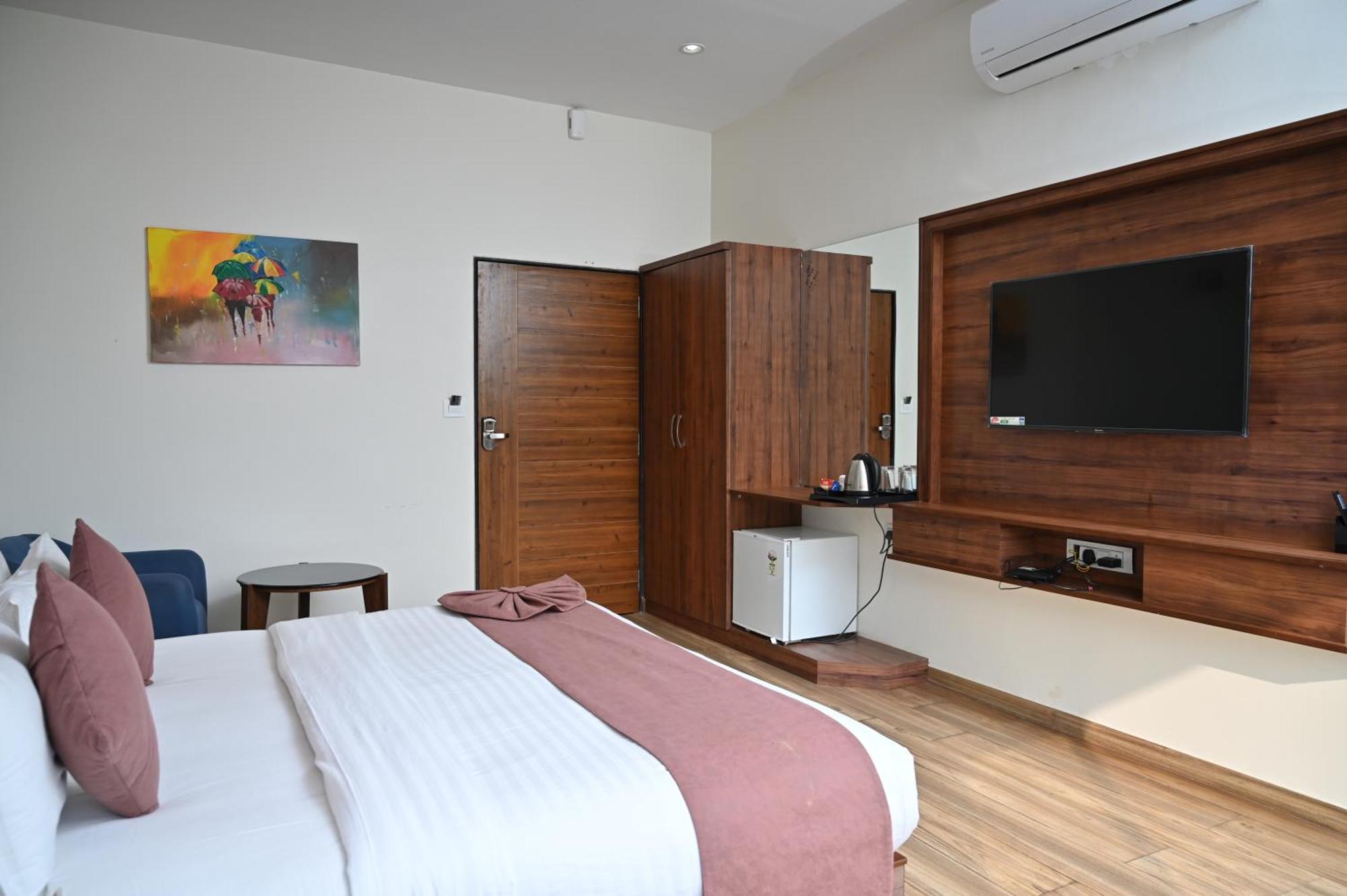 Krishna Riverside Resort Vasad Kültér fotó