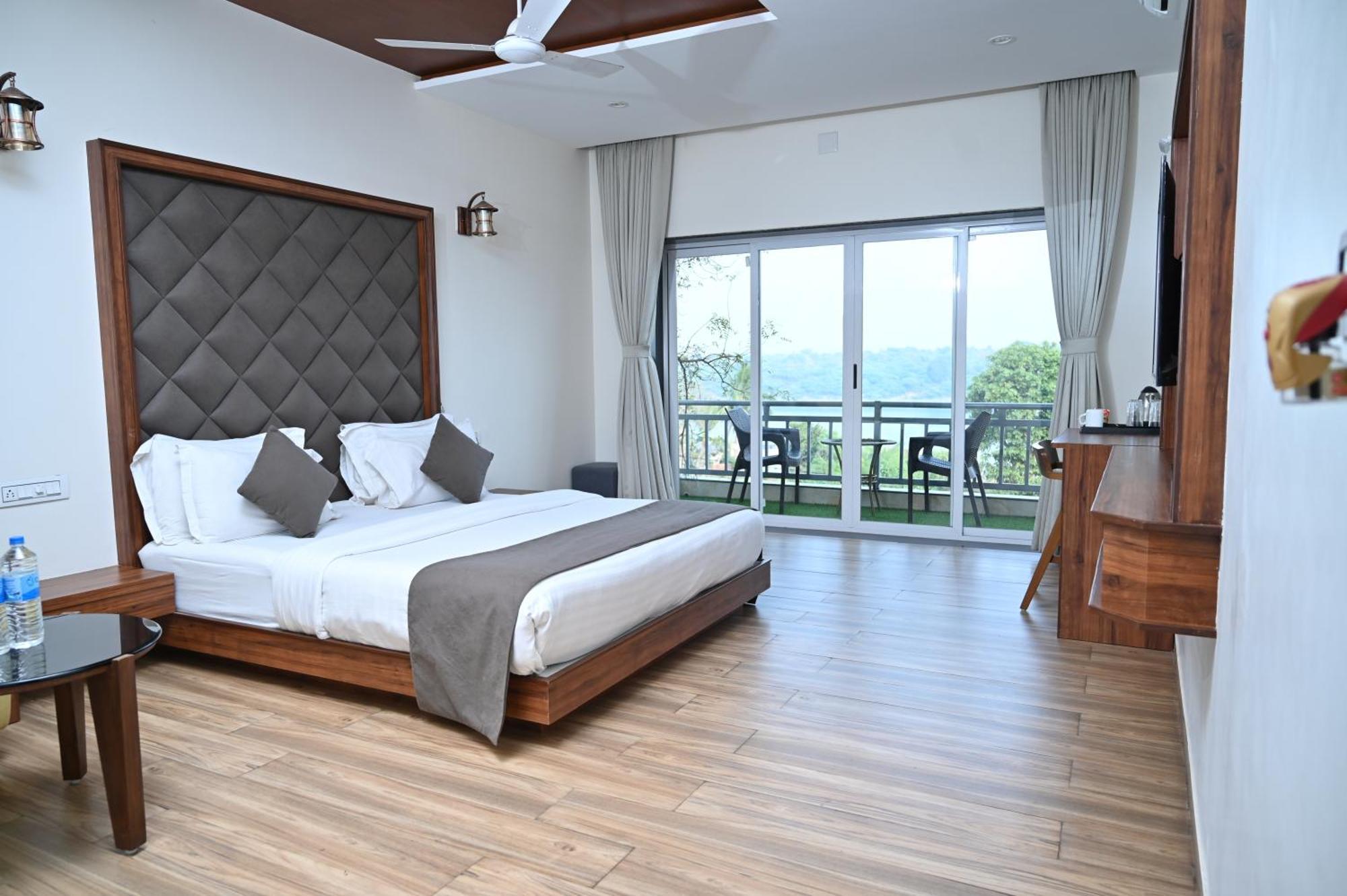 Krishna Riverside Resort Vasad Kültér fotó