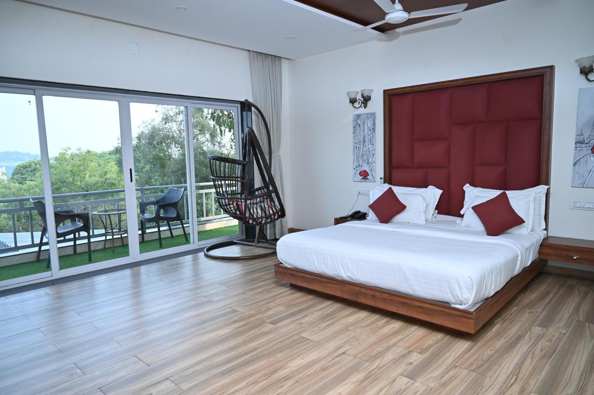 Krishna Riverside Resort Vasad Kültér fotó